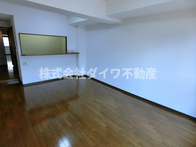 ロイヤルマンション緑丘Ⅱの居間・リビング|2022年撮影