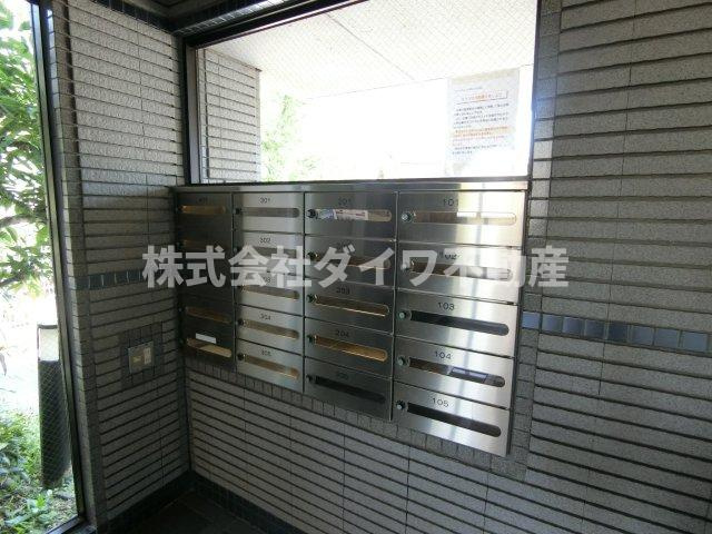ロイヤルマンション緑丘Ⅱのその他共用部分|集合ポスト　2022年撮影