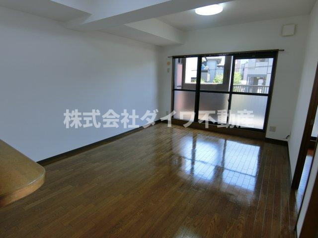 ロイヤルマンション緑丘Ⅱの居間・リビング|2022年撮影