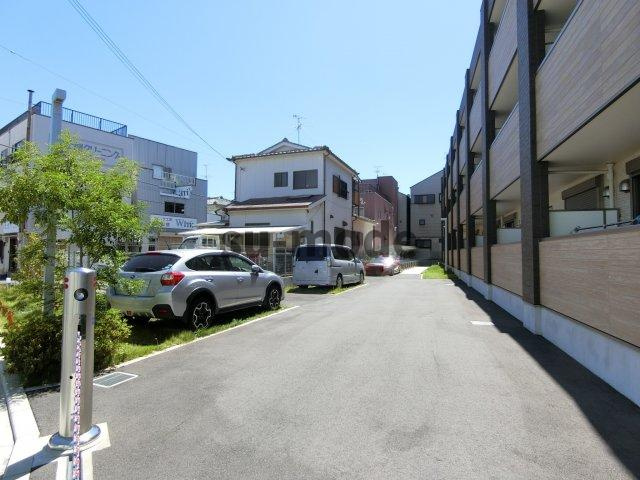トレンヴィラ北摂の駐車場