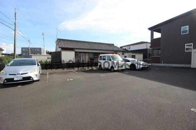 リリモアの駐車場|駐車場があるので、車を買う予定の方も安心です