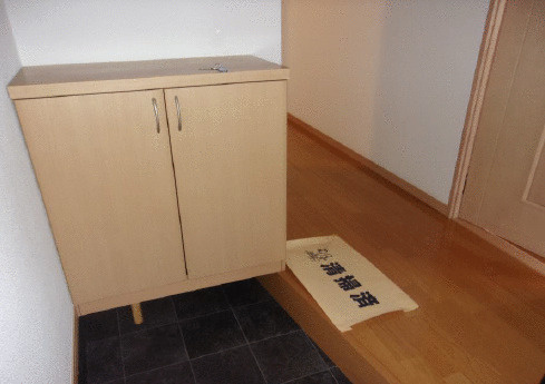 ロイヤルハイツドモンの玄関
