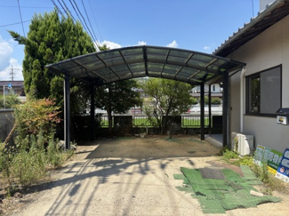 【駐車場】 | 【リフォーム住宅】中古一戸建　玉島八島　4LDK | 駐車スペース。カーポートは撤去予定