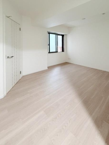 サンメゾン守口ミンスターコートの洋室|洋室6.0帖
■物件内覧・資金計画相談・住宅ローン相談、リフォーム相談、お問合せ受付中■
※当日・翌日のご内覧、ご相談はお電話でのお問合せがスムーズです！
