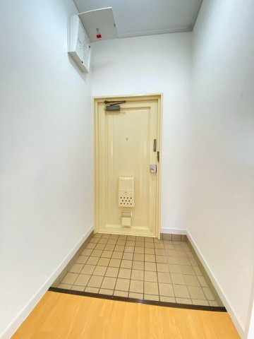 ハイツオークラの玄関