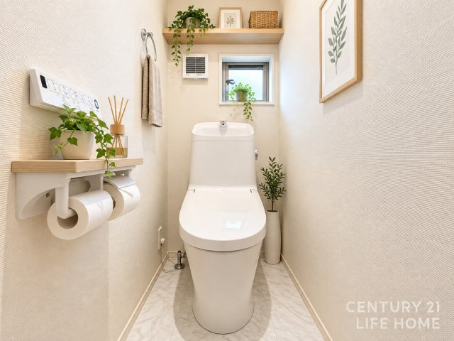 【トイレ】 | 小田急線「和泉多摩川」中古戸建 | 落ち着いた色調のトイレです