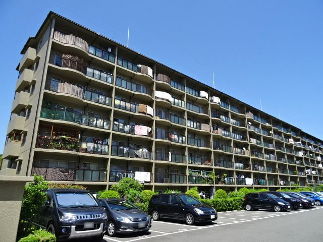 メゾン千里丘T棟の外観