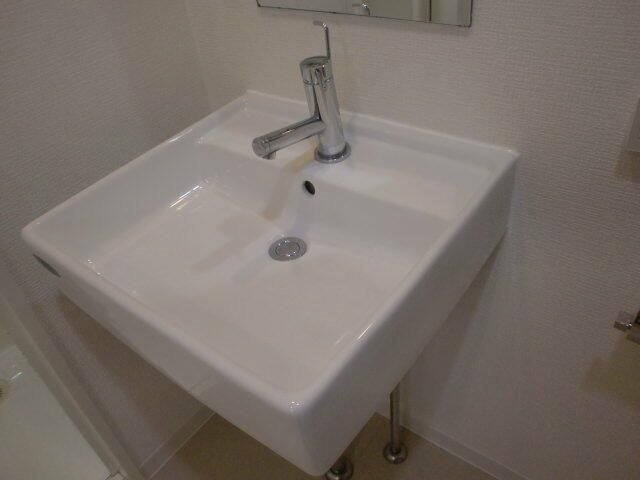 コンシェリア・デュー池袋の独立洗面台
