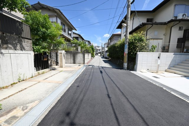 ハートフルタウン箕面市粟生外院4丁目新築一戸建て｜4LDK＋駐車2台可の前面道路含む現地写真|前面道路幅員約5.0ｍ