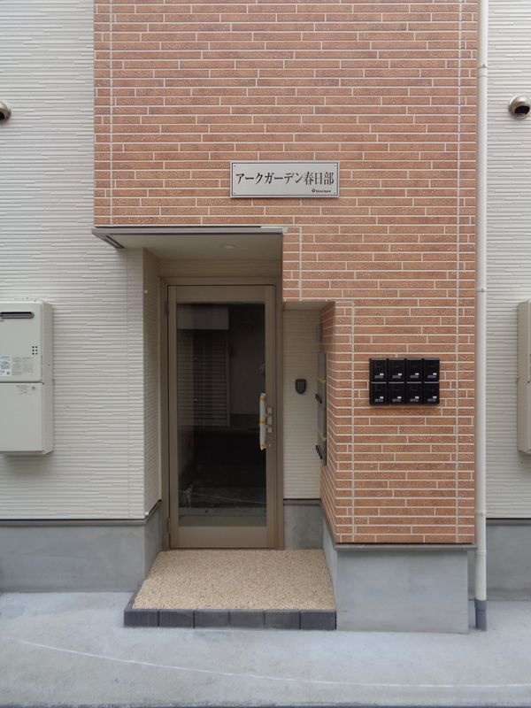 アークガーデン春日部のエントランス