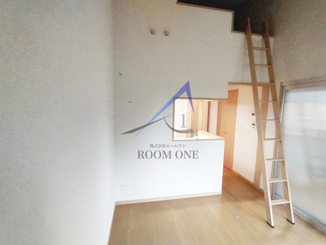 フォレスト松が丘 の居間・リビング|洋室のお部屋です。