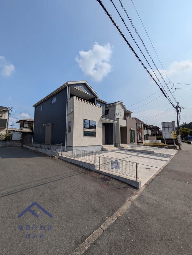 春日市松ヶ丘３丁目　戸建ての前面道路含む現地写真