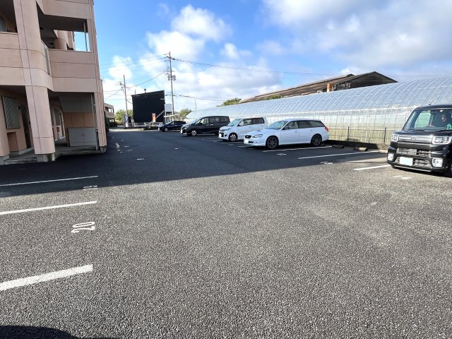 ディアステージシャロンの駐車場