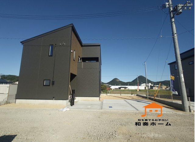リーブルガーデン高松市国分寺町国分第一◇人気のオプションセットプレゼント実施中です！の外観|７号棟
都会的でスタイリッシュなイメージの黒い外観の家は、個性あるおしゃれな存在感があります。、黒い外観の家は黒い雨だれなど黒っぽい汚れが目立ちにくいメリットがあります(^^♪