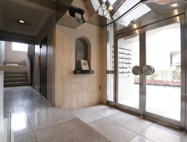文京区関口３丁目の賃貸マンションのエントランス