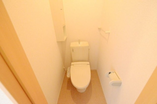 温水洗浄便座付きのトイレです♪