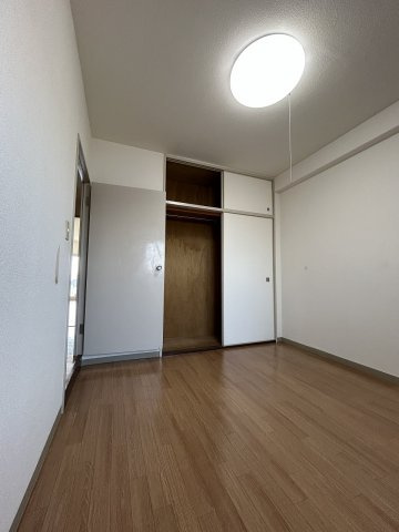 新松戸ファミールハイツの洋室