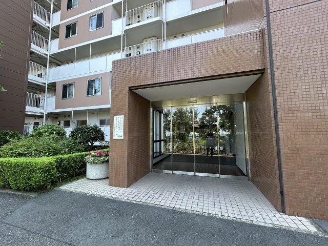 新松戸ファミールハイツのエントランス