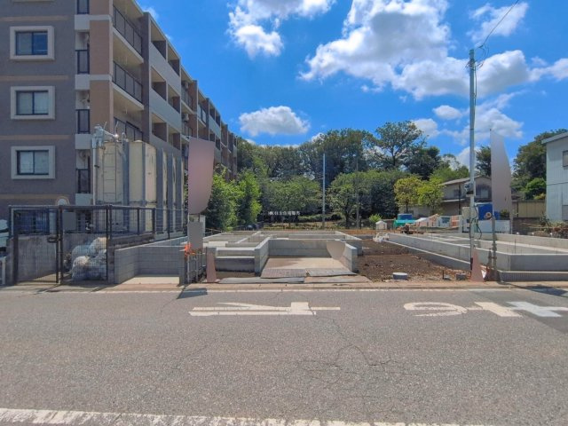 ふじみ野市大井２丁目の新築一戸建の前面道路含む現地写真