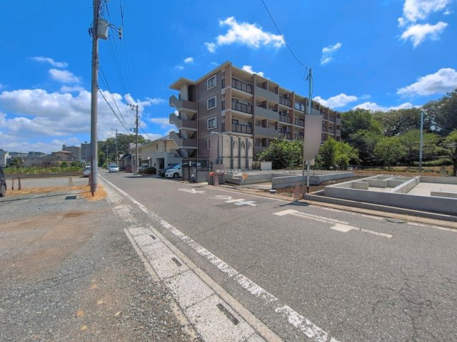 ふじみ野市大井２丁目の新築一戸建の前面道路含む現地写真|北西側約6m公道です。