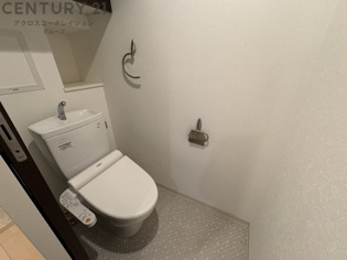 温水洗浄便座付きのトイレです♪