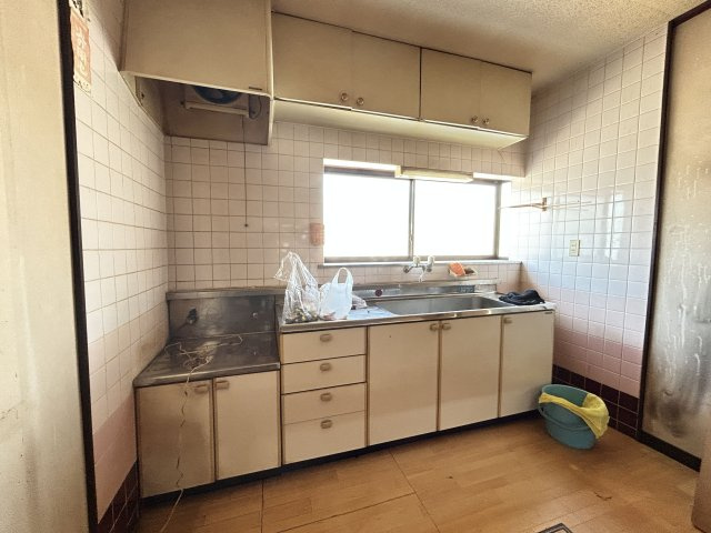 【キッチン】 | 恵比須町売家 | 日当たり良好で開放的なLDK。コストを抑えた平家暮らし