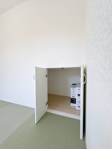 ●焼山桜ヶ丘1丁目 No.2の収納|和室収納☆
少し奥行きがあり、お子様のおもちゃなどを収納するのに便利です！