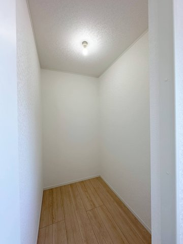 ●焼山桜ヶ丘1丁目 No.2の収納|2階6帖洋室のウォークインクローゼット☆
