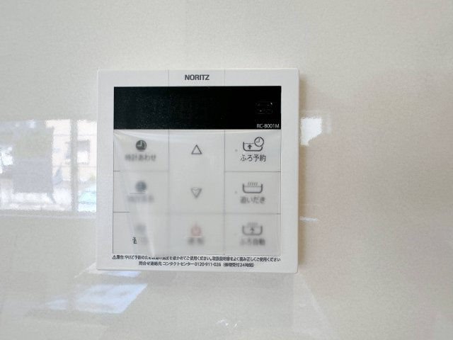 ●焼山桜ヶ丘1丁目 No.2の発電・温水設備|給湯器リモコン☆
キッチンからお湯の温度調整やお風呂の操作ができるのでとても便利です♪