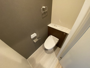 温水洗浄便座付きのトイレです♪