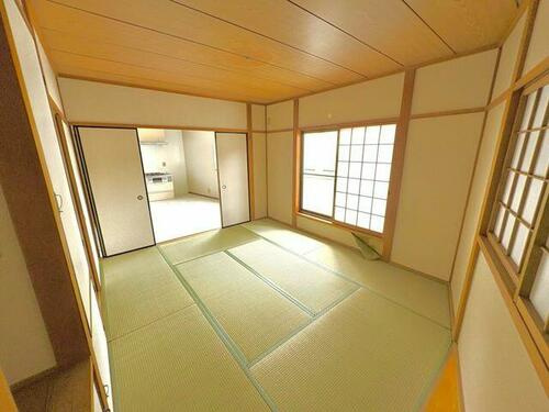 北島町　中古一戸建ての寝室|和室8.5帖
■物件内覧・資金計画相談・住宅ローン相談、リフォーム相談、お問合せ受付中■
※当日・翌日のご内覧、ご相談はお電話でのお問合せがスムーズです！