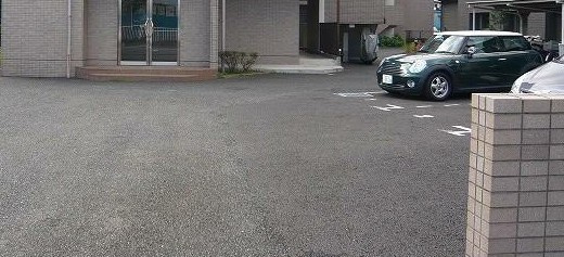 マイコート稲城の駐車場
