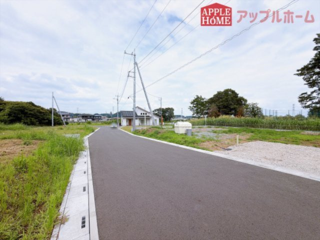 [新築住宅] 比企郡滑川町月輪 第3期 全2棟の前面道路含む現地写真