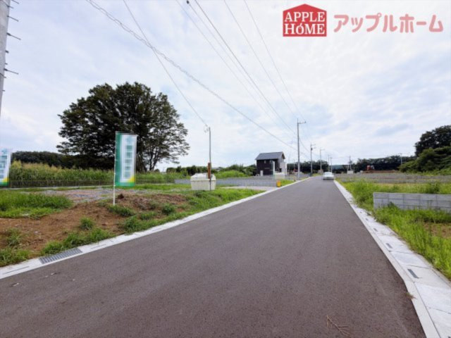 [新築住宅] 比企郡滑川町月輪 第3期 全2棟の前面道路含む現地写真
