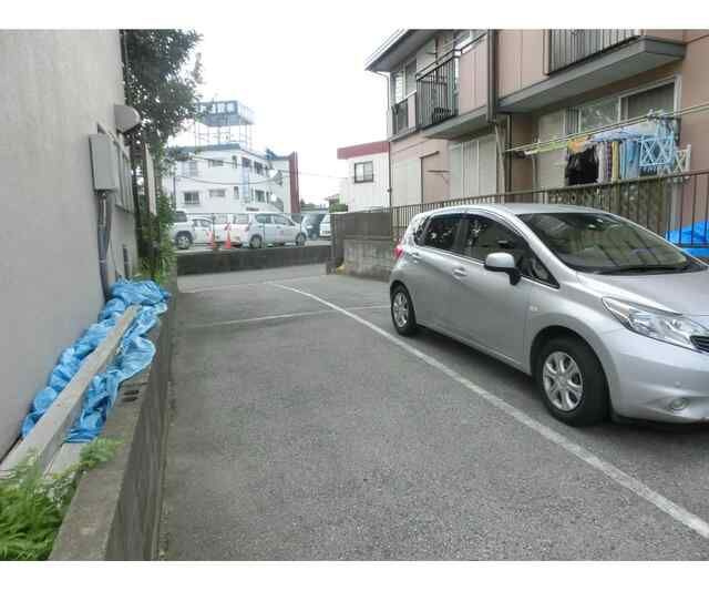 第二東習ハイツの駐車場