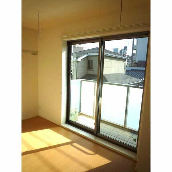 Y’s Terrace（ワイズテラス）の居間・リビング