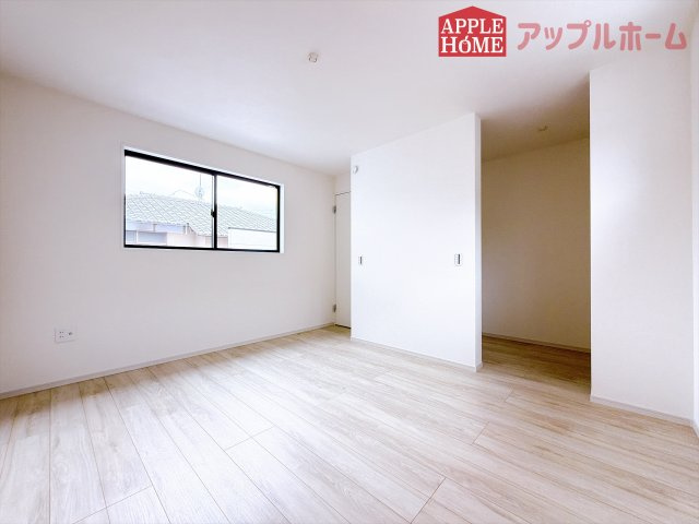 [新築住宅] 鶴ヶ島市富士見 3期 全2棟の洋室|２階居室は全室収納あり！たっぷりある収納活用でお部屋もキレイを保てます♪