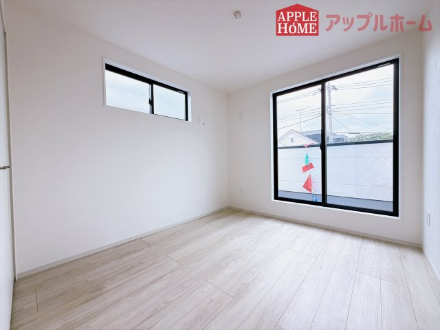 [新築住宅] 鶴ヶ島市富士見 3期 全2棟の洋室|２階居室は全室収納あり！たっぷりある収納活用でお部屋もキレイを保てます♪