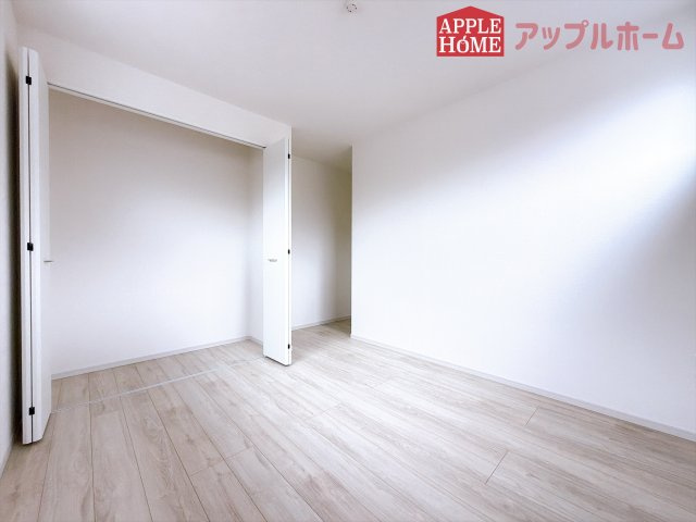 [新築住宅] 鶴ヶ島市富士見 3期 全2棟の洋室|２階居室は全室収納あり！たっぷりある収納活用でお部屋もキレイを保てます♪