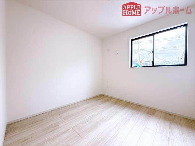 [新築住宅] 鶴ヶ島市富士見 3期 全2棟の洋室|２階居室は全室収納あり！たっぷりある収納活用でお部屋もキレイを保てます♪