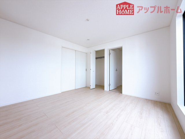 [新築住宅] 鶴ヶ島市中新田 第6 全1棟の洋室|２階居室は全室収納あり！たっぷりある収納活用でお部屋もキレイを保てます♪