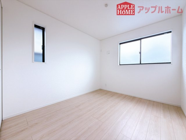 [新築住宅] 鶴ヶ島市中新田 第6 全1棟の洋室|２階居室は全室収納あり！たっぷりある収納活用でお部屋もキレイを保てます♪