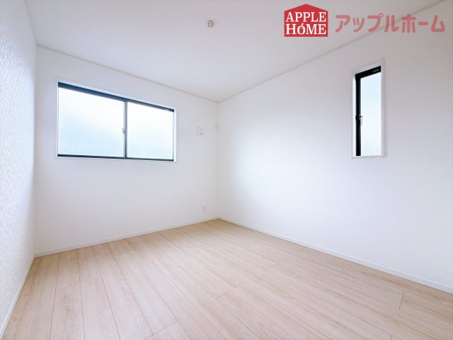 [新築住宅] 鶴ヶ島市中新田 第6 全1棟の洋室|２階居室は全室収納あり！たっぷりある収納活用でお部屋もキレイを保てます♪