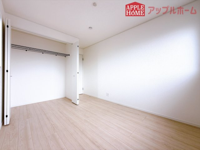 [新築住宅] 鶴ヶ島市中新田 第6 全1棟の洋室|２階居室は全室収納あり！たっぷりある収納活用でお部屋もキレイを保てます♪