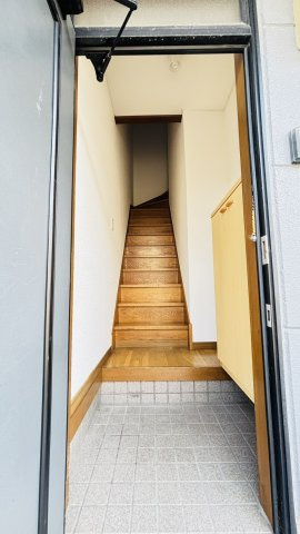 メモリープラザ吉松B棟の玄関