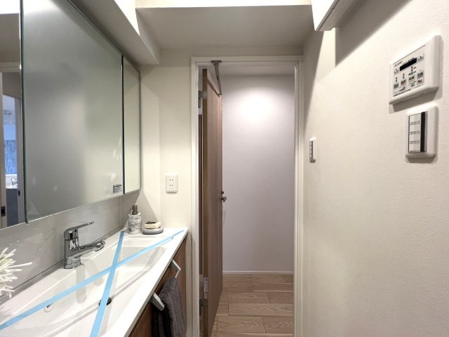 最寄り駅は大倉山。新横浜駅も徒歩圏内！ドンキに関してはもはや庭！急遽必要なものも結構な確率で揃えられる強～い味方♪アイス溶けずに持って帰れます☆な【リフォーム／藤和大倉山コープ】のランドリースペース