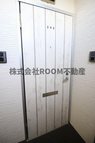 RIROアパートの玄関