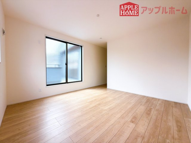 [新築住宅] 坂戸市鶴舞 第2 全1棟の洋室|２階居室は全室収納あり！たっぷりある収納活用でお部屋もキレイを保てます♪