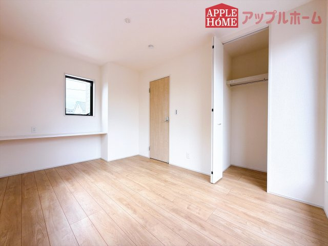 [新築住宅] 坂戸市鶴舞 第2 全1棟の洋室|２階居室は全室収納あり！たっぷりある収納活用でお部屋もキレイを保てます♪