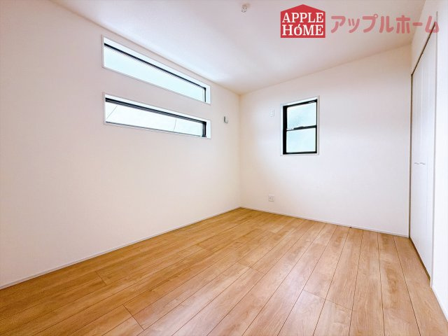 [新築住宅] 坂戸市鶴舞 第2 全1棟の洋室|２階居室は全室収納あり！たっぷりある収納活用でお部屋もキレイを保てます♪